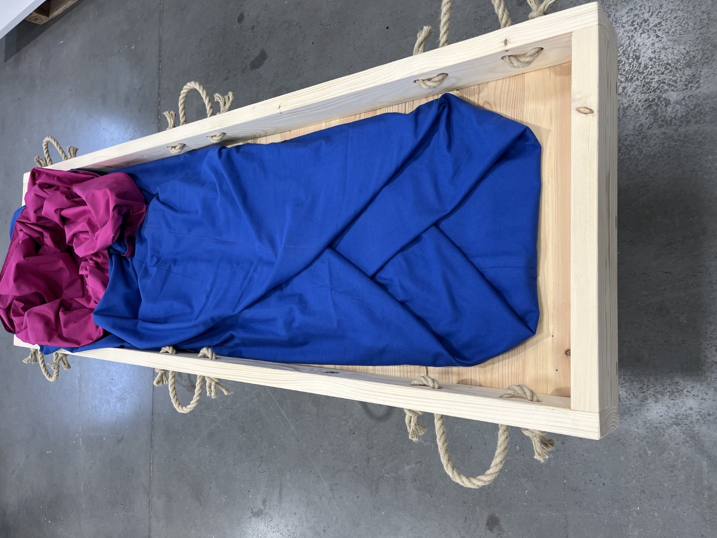 Kleurrijke lijkwade wikkeldoek voor natuurbegrafenis geheel biologisch afbreekbaar 